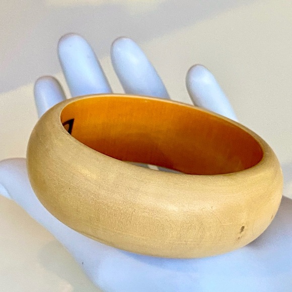 Vintage Hand-Carved Natural Ivory Teak Wood Bangle Bracelet / Made in India - Picture 3 of 9